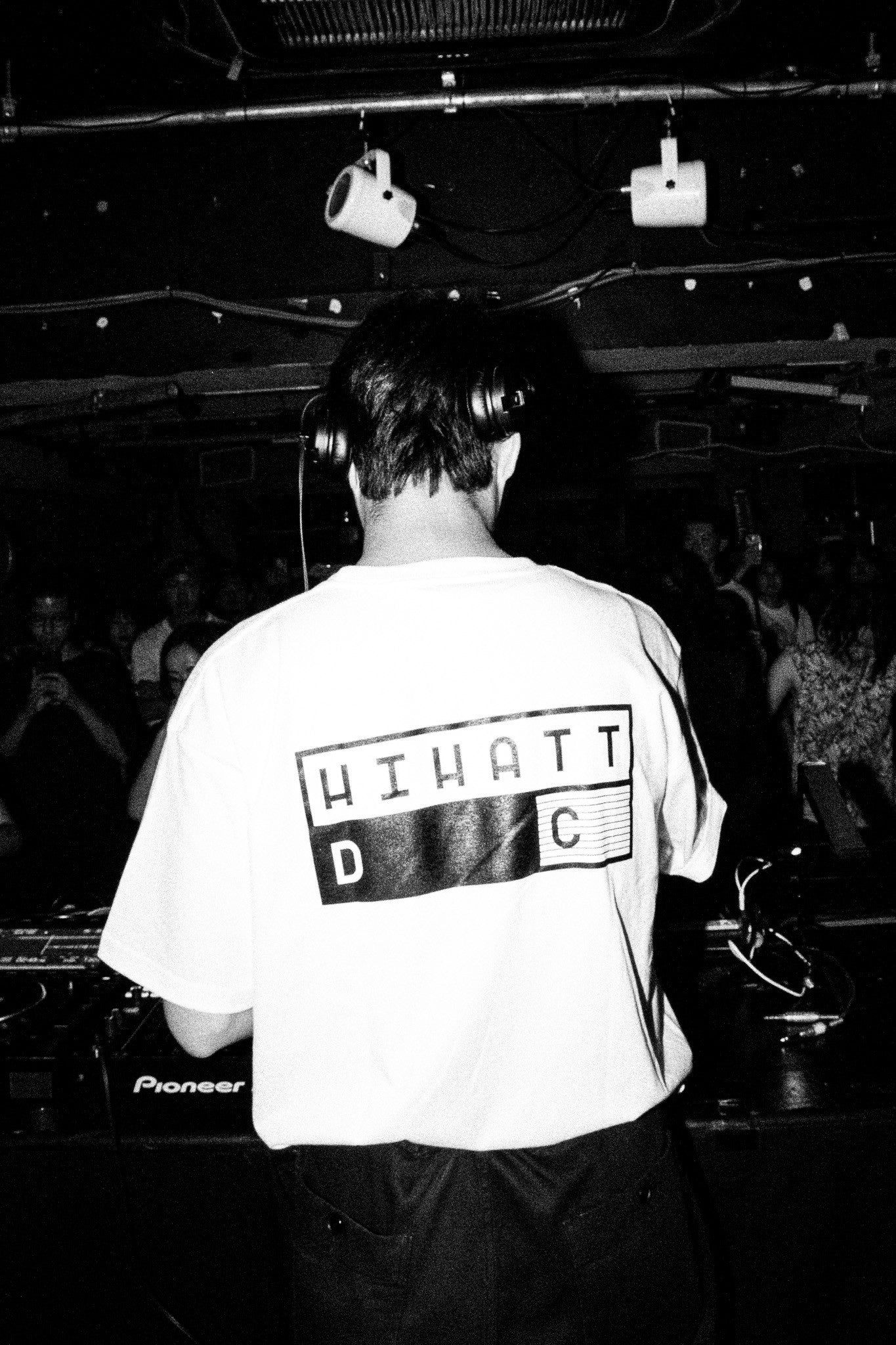 T-SHIRT (WHITE) / HIHATT DC New logo