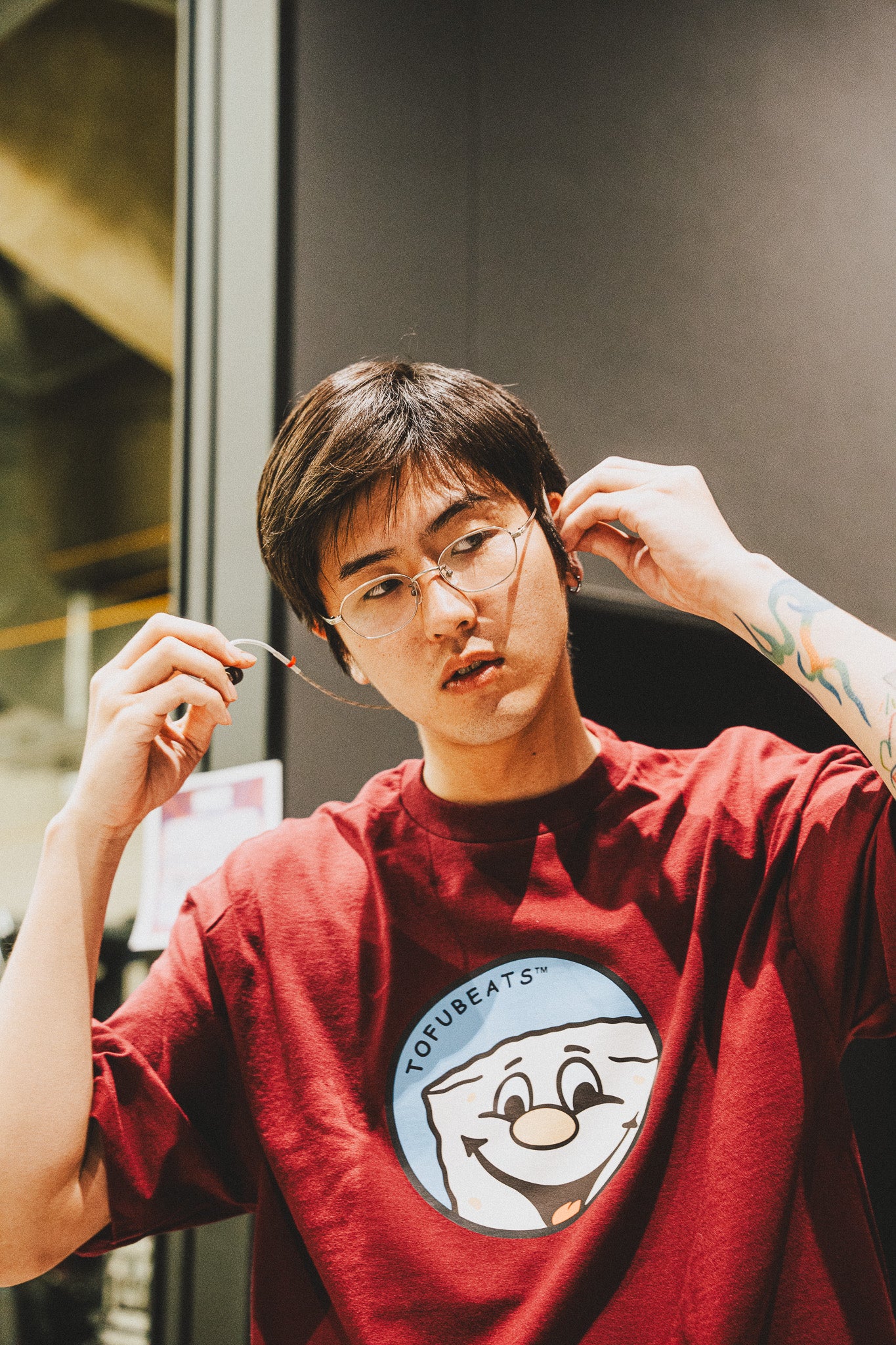 T-SHIRT / tofubeats x BALANSA Funny Tofu Tee (BURGUNDY)