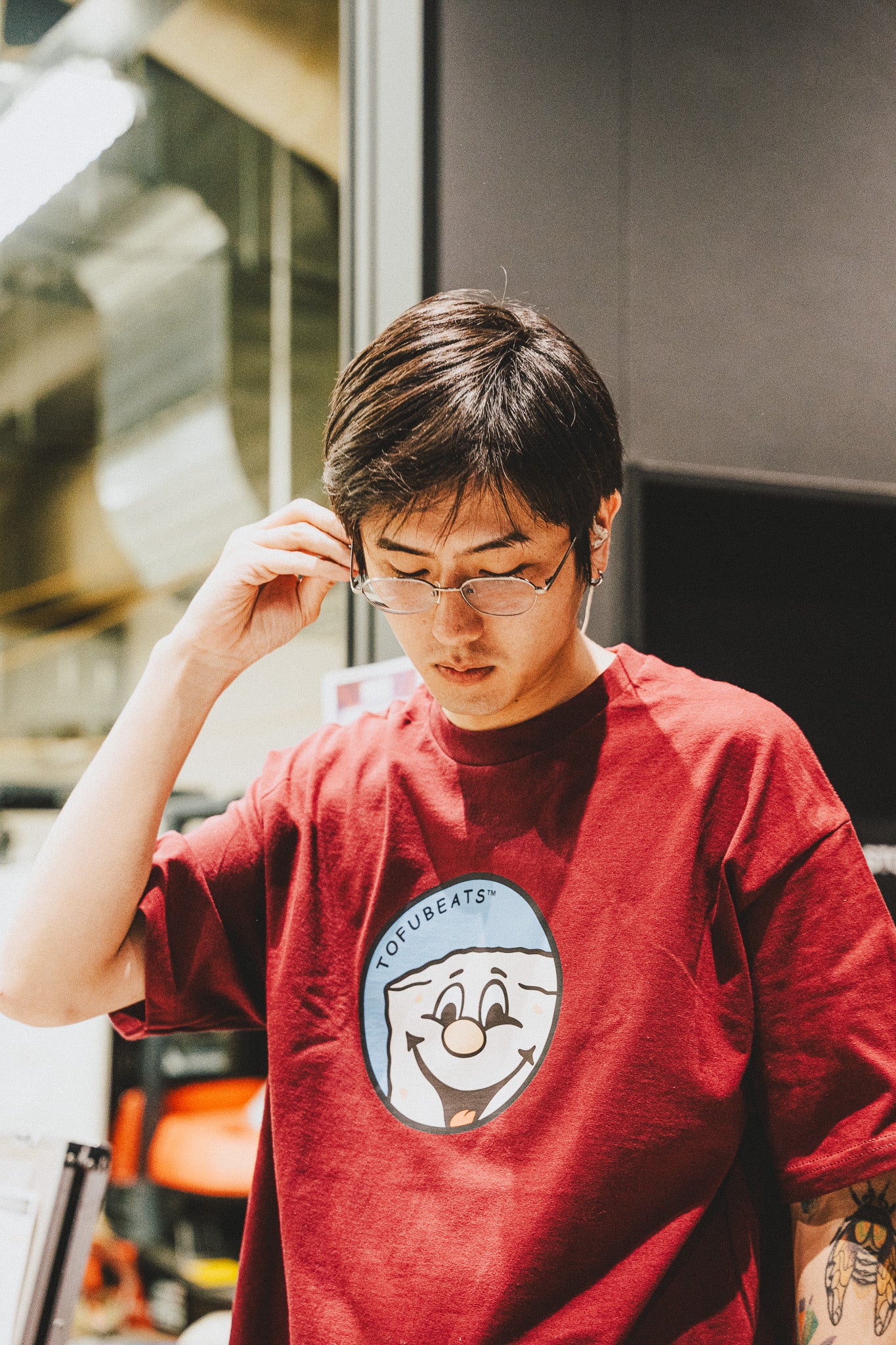 T-SHIRT / tofubeats x BALANSA Funny Tofu Tee (BURGUNDY)