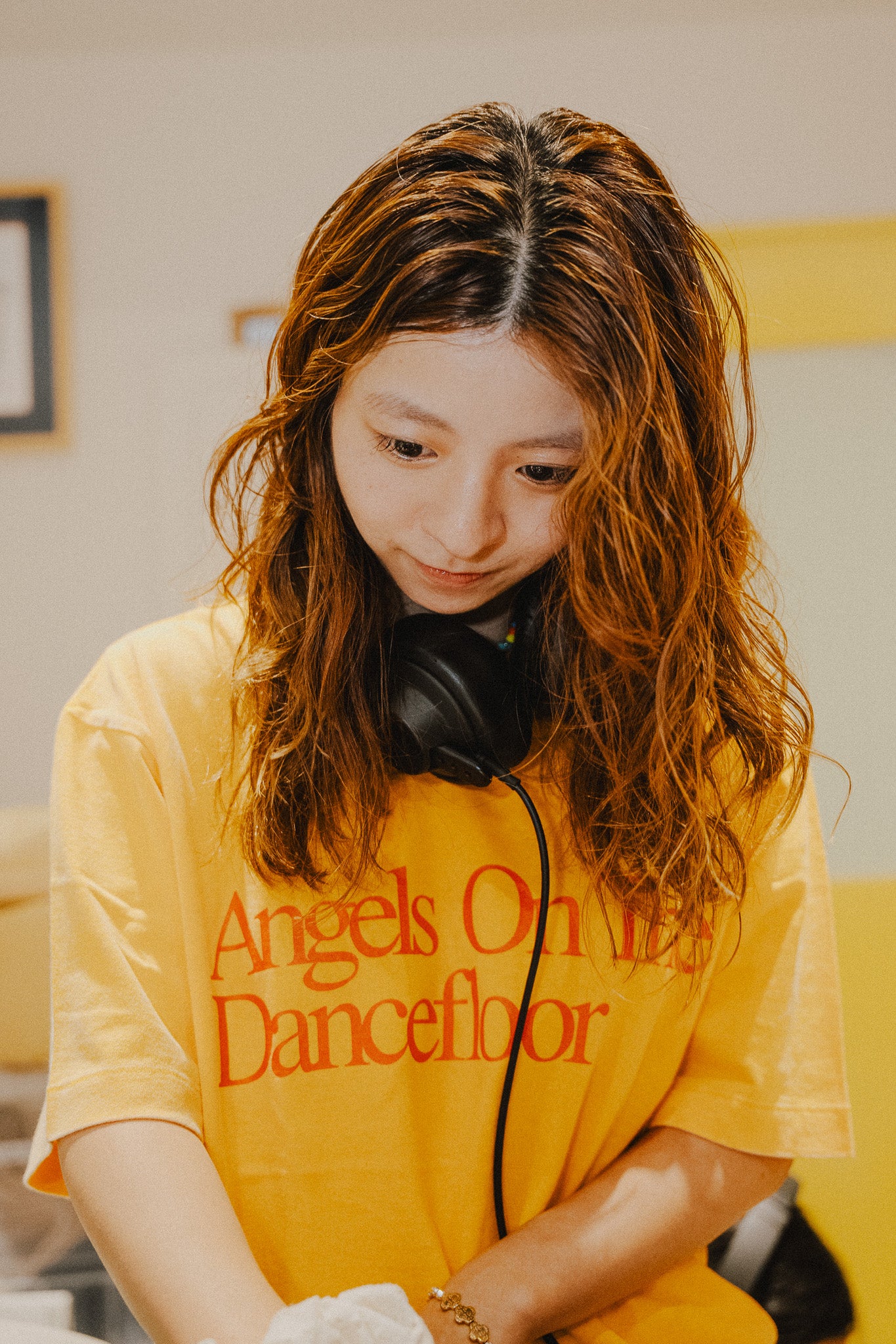 T-SHIRT / Angels On The Dancefloor (Faded YELLOW)